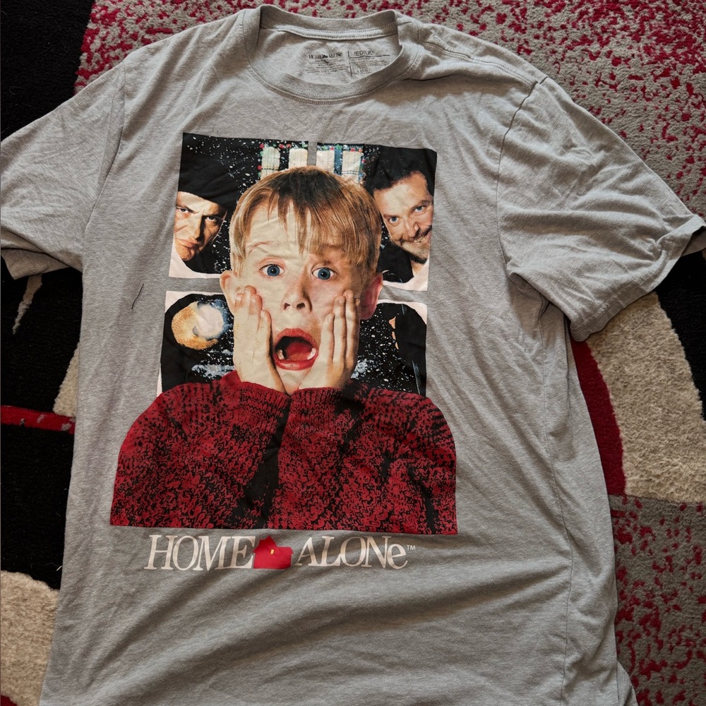 🏠 Home Alone Tee (Size M)